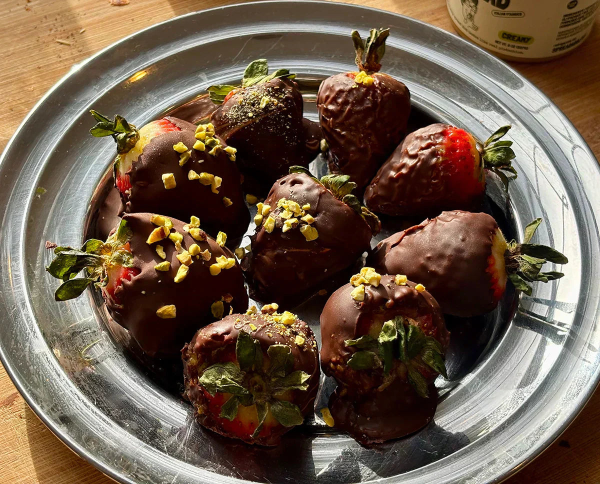 PISTACHIO CHOCOLATE COVERED STRAWBERRIES